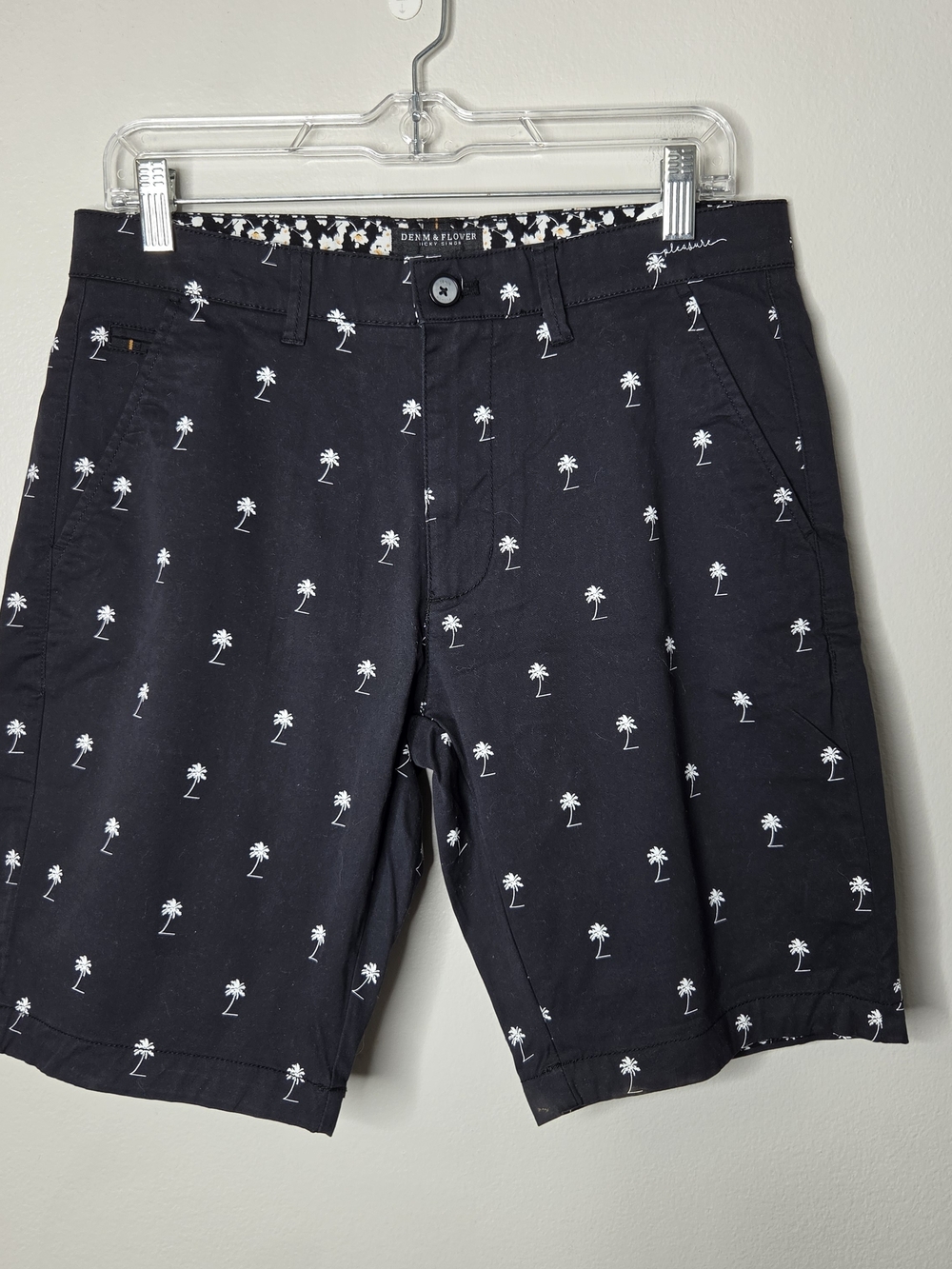 Denim & Flower Men's Black Palm-Print Chino Shorts